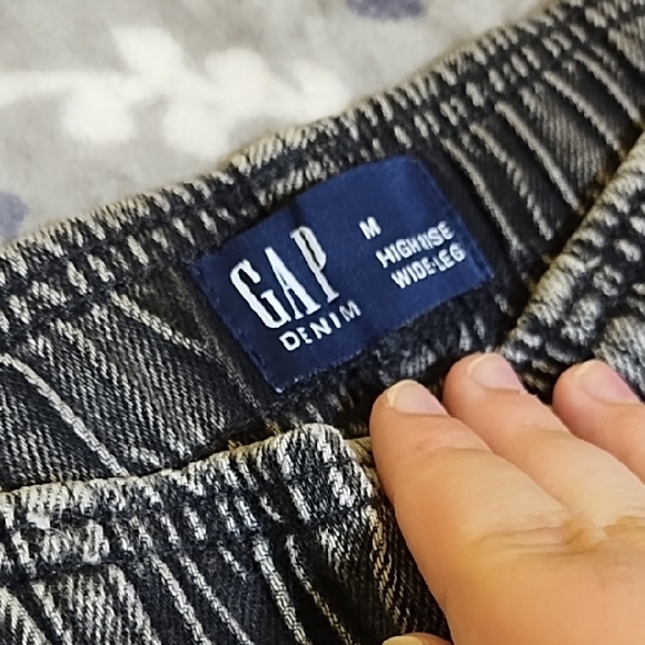 GAP Women's Charcoal Relaxed Jeans - Picture 2 of 6